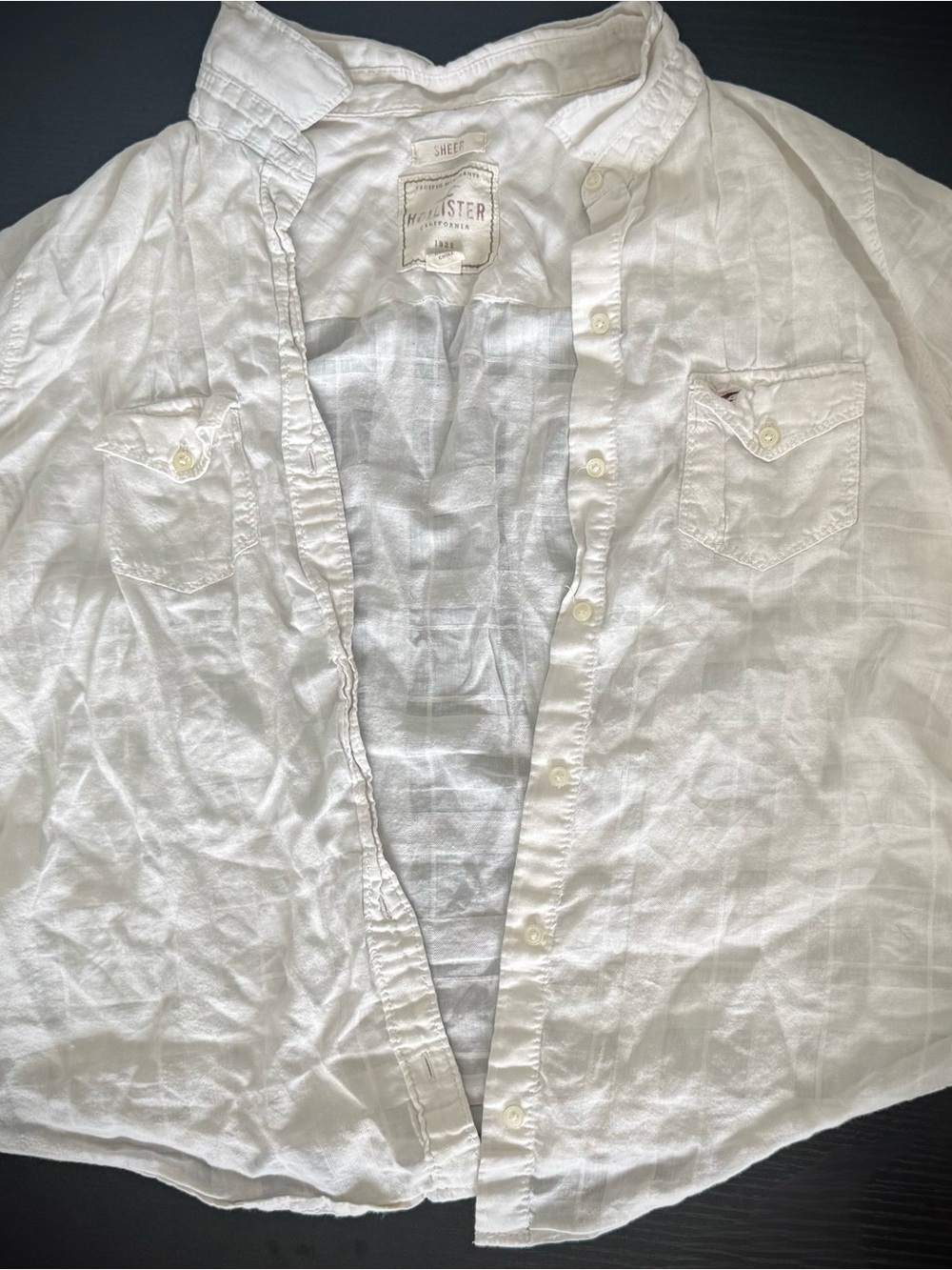 Hollister White Linen Blend
Button Down 🐝